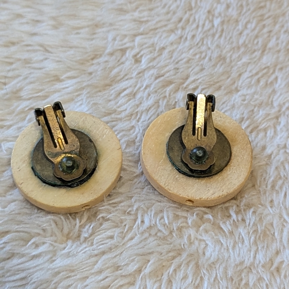 Vintage Bone, Metal And Green Cabachon Stone Button Style Clip Earrings - Picture 6 of 6